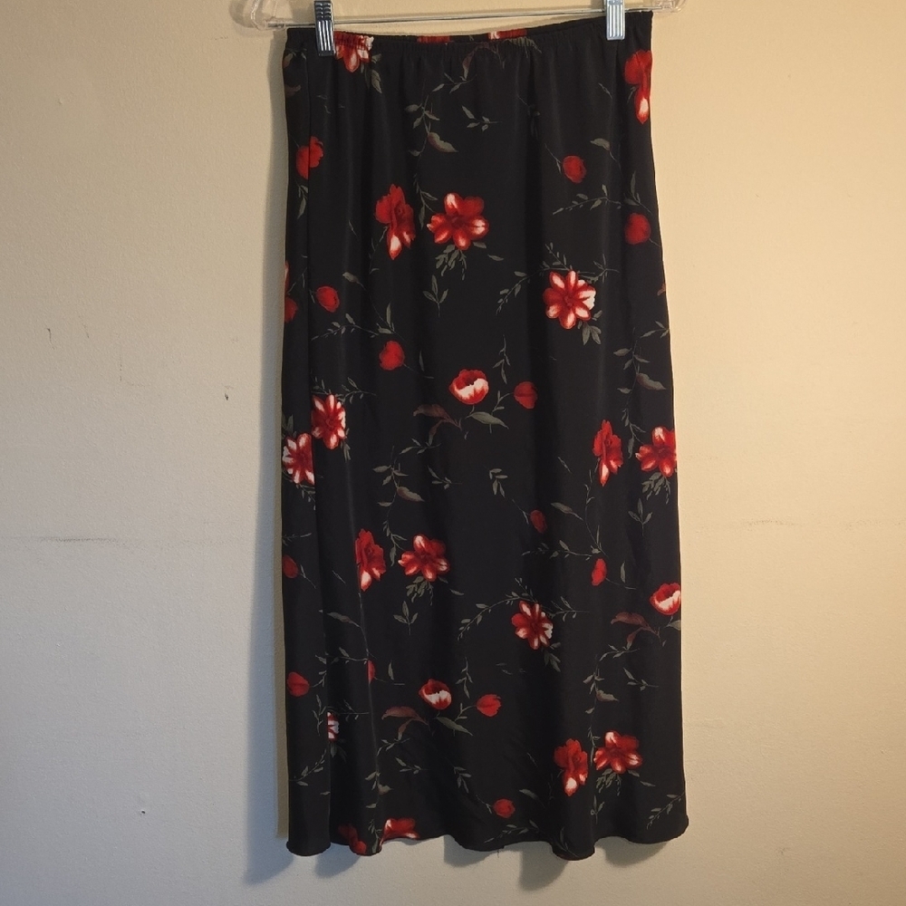 Top Choice Elegant Floral Maxi Skirt in Black and Red Sz M